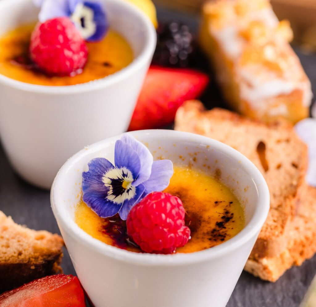 creme brulee dessert